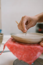 Load image into Gallery viewer, Beginners Hand-Building + Glazing Ceramic Workshop (Two-part workshop)
